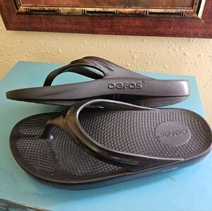 BRAND NEW OOFOS